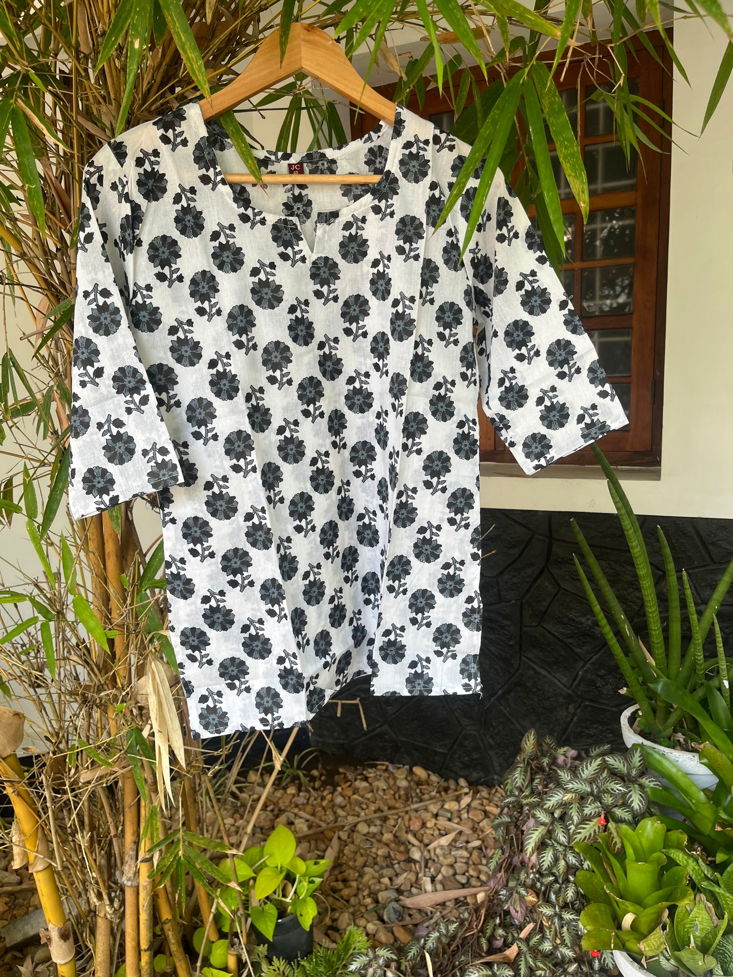 White Floral Printed Cotton Short Kurti- DSS053