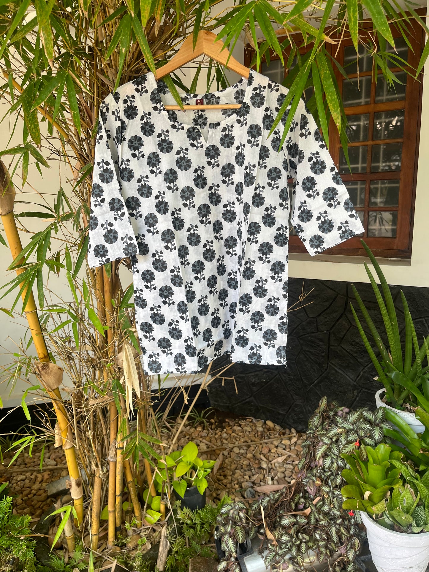 White Floral Printed Cotton Short Kurti- DSS053