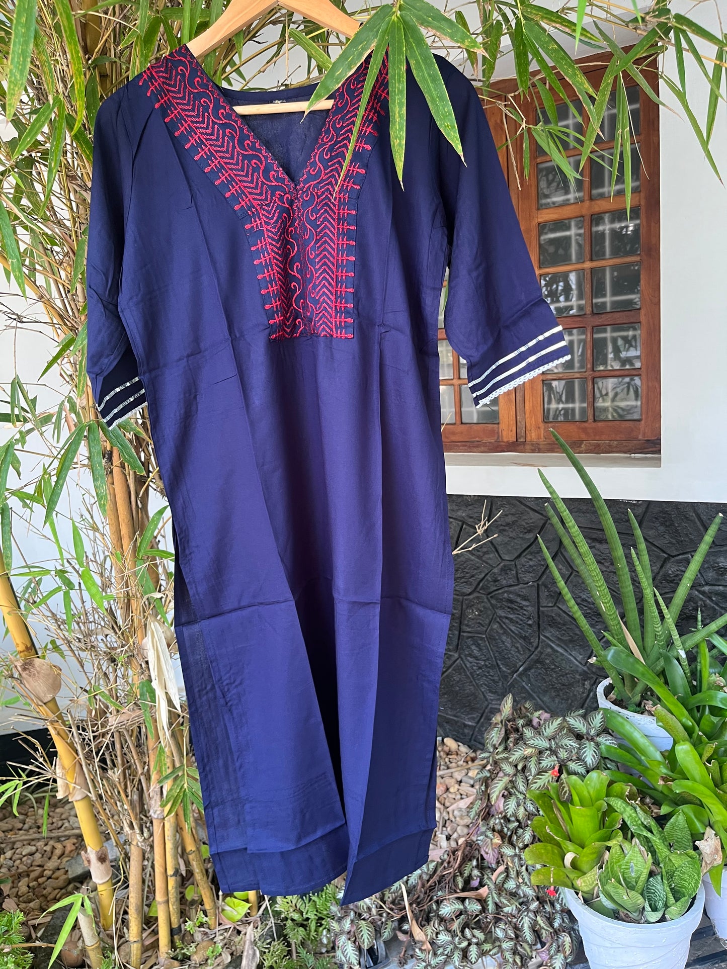 Regal Navy Blue & Red V-Neck Kurta – DS006