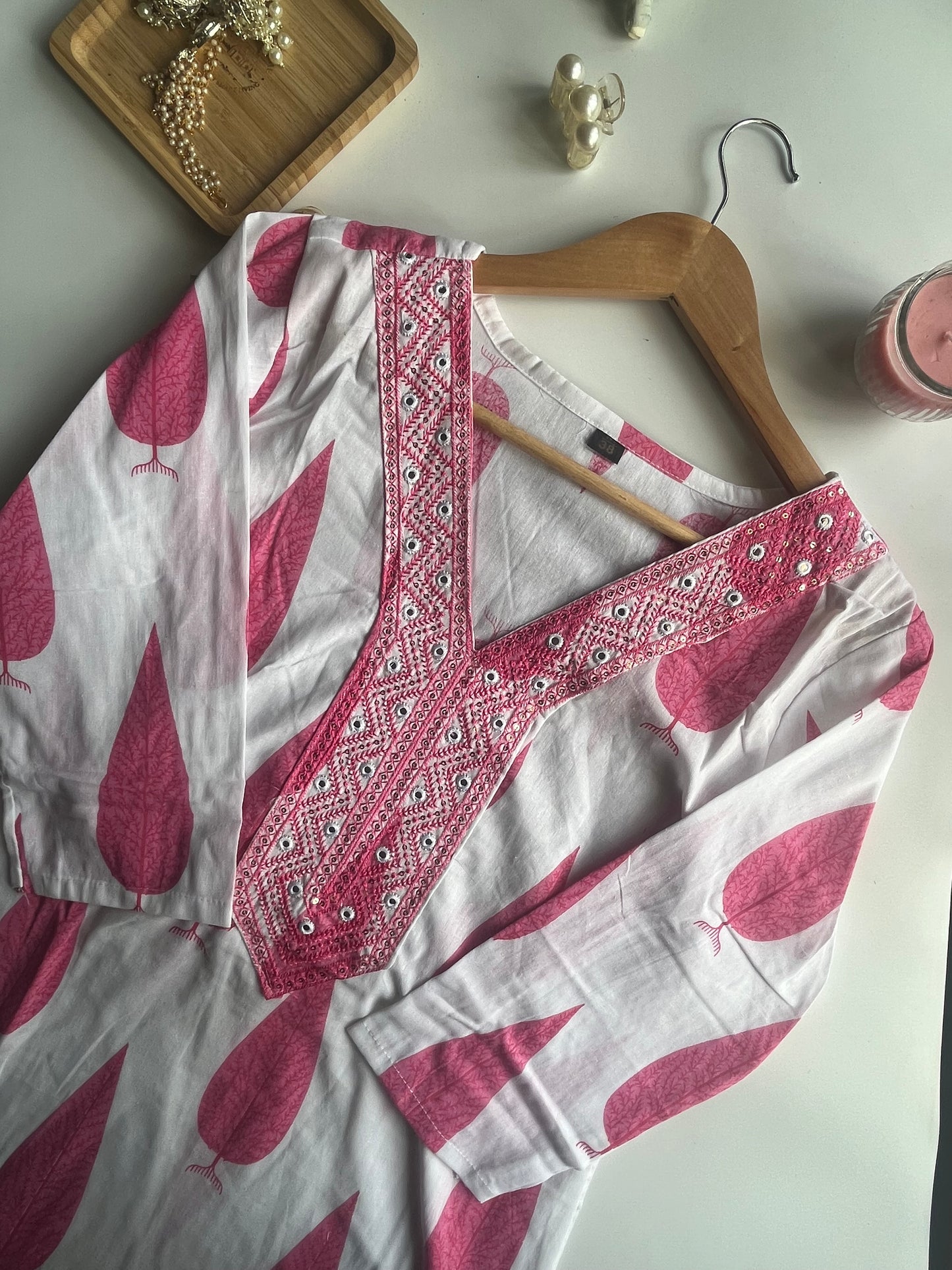 WHITE COTTON HAND-BLOCK KURTI SET- DS026