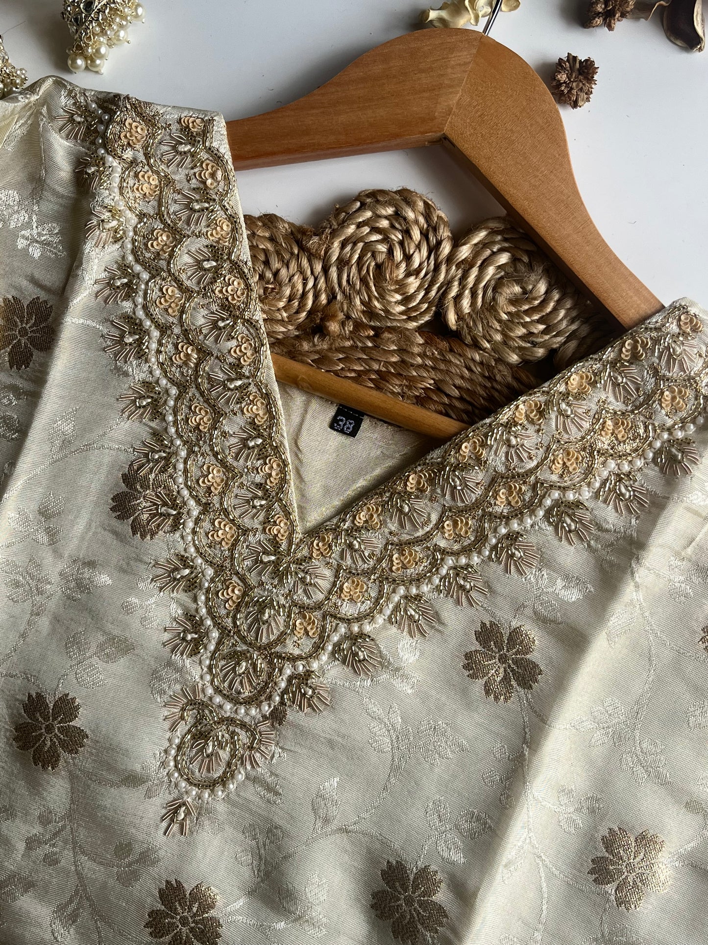 HASEENA – OFF-WHITE TISSUE SILK KURTI SET