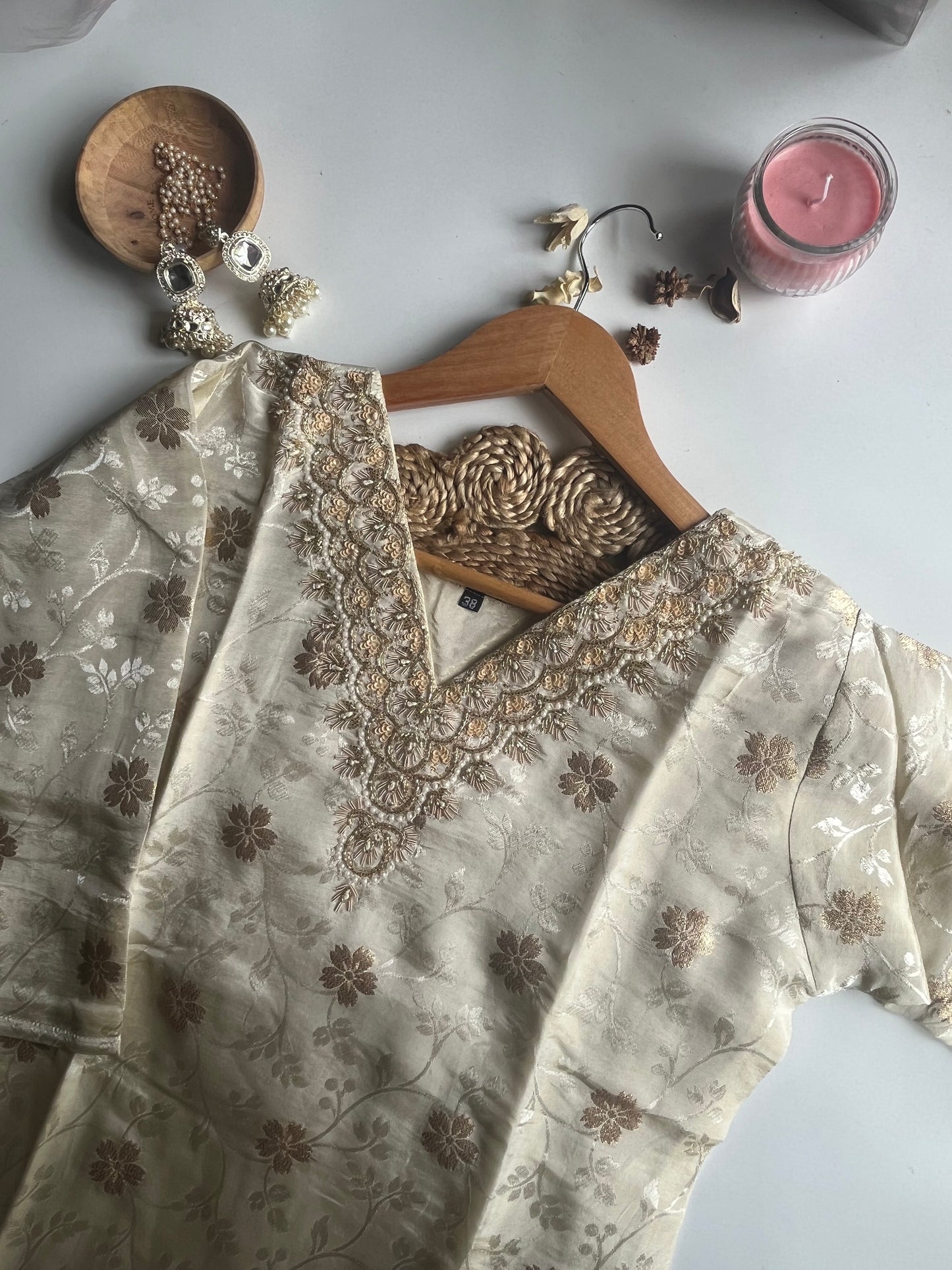 HASEENA – OFF-WHITE TISSUE SILK KURTI SET