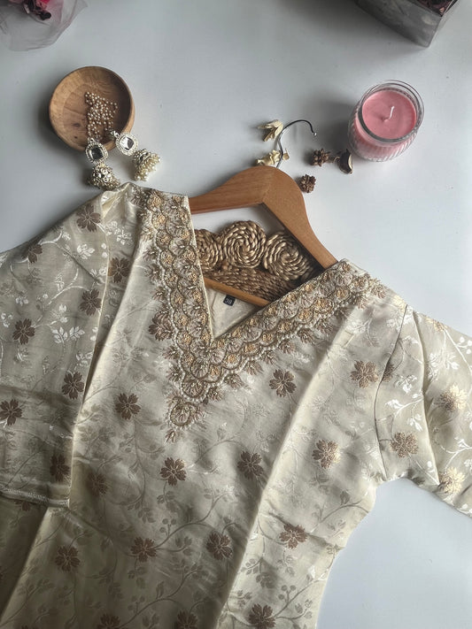 HASEENA – OFF-WHITE TISSUE SILK KURTI SET